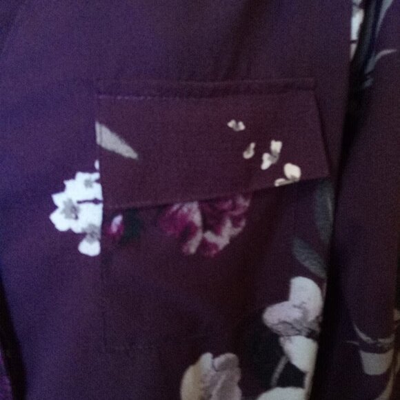 Purple and White Floral Blouse Top Size Large but fits XL --- - Picture 3 of 5
